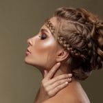 Chignon con treccia: tante ispirazioni semplici ed eleganti per stupire con i capelli