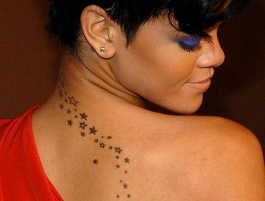 Tatuaggi: una pioggia di stelle sul corpo