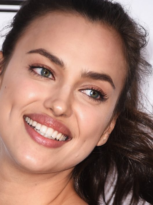 Irina Shayk, la bellezza di un fisico (e un sorriso) sempre al top