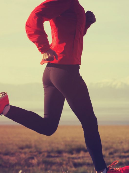 Correre o camminare: cosa fa dimagrire davvero? La parola all’esperto di fitness