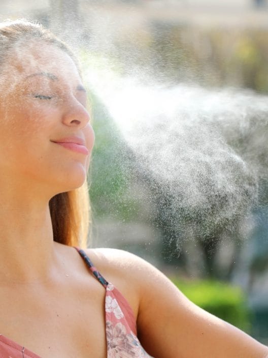 Acqua termale spray: una “pioggia” leggera e rinfrescante sul viso