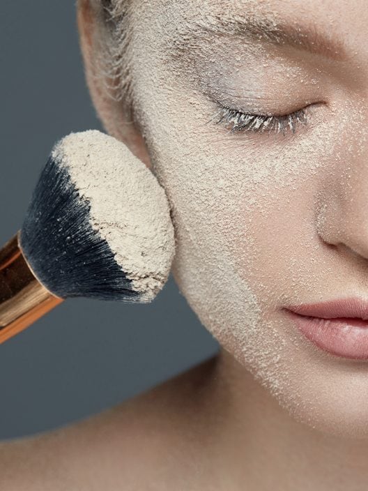 Banana powder: tutto sulla cipria multitasking da avere nel tuo beauty case