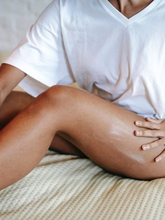 Scrub gambe fai da te: le migliori ricette home-made per un’esfoliazione perfetta