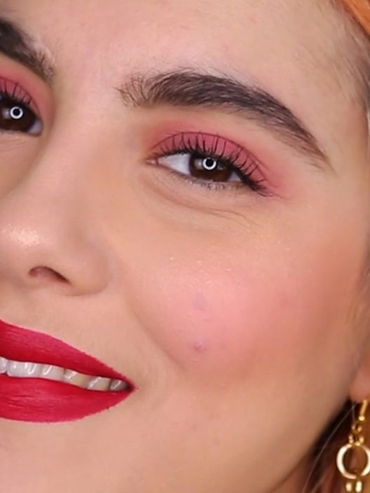 Beauty trick: come truccarsi con un solo rossetto (e fare un ottimo lavoro!)