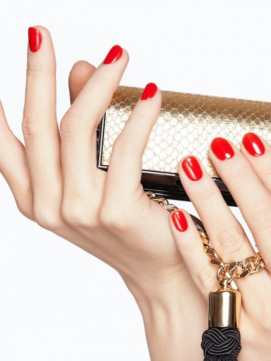 I migliori smalti semipermanenti per una manicure sicura e impeccabile