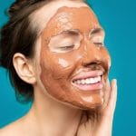 Maschera all’argilla: benefici e utilizzi per tutti i tipi di pelle