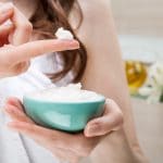 Maschera per capelli secchi fai da te: mixa questi ingredienti naturali e ritrova la luminosità