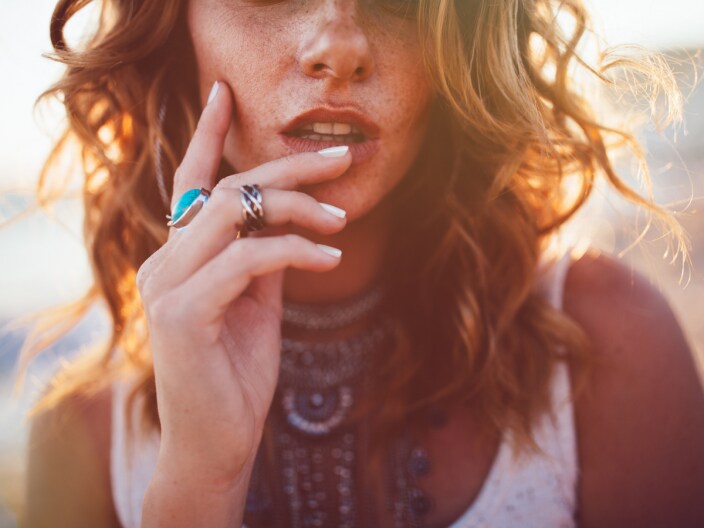 ragazza con beach waves