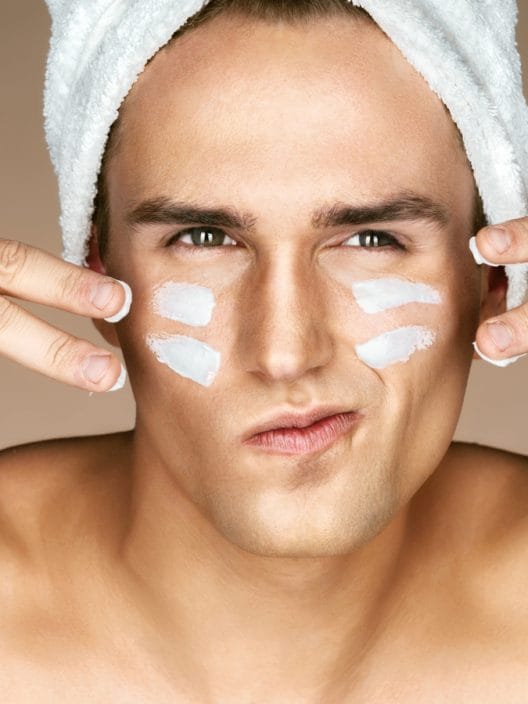 Skincare uomo per pelle secca: la beauty routine step by step