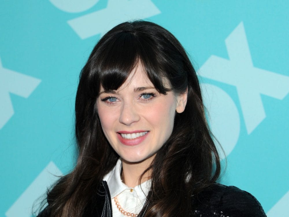 Zooey Deschanel, inverno brillante, scurisce il suo castano medio verso un castano cenere molto scur