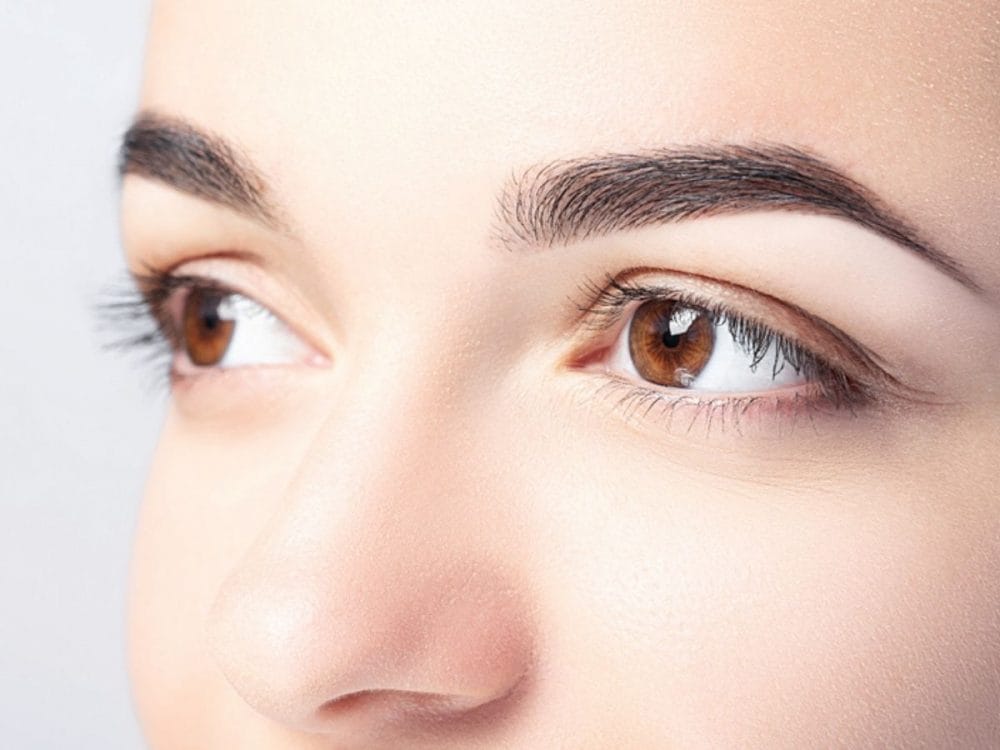 sopracciglia effetto microblading