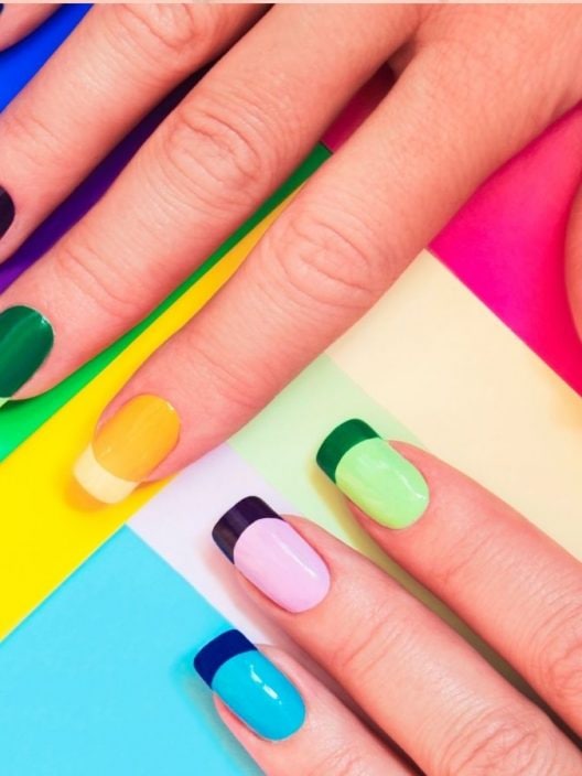 Tutti pazzi per la french manicure estiva! Tutte le tendenze del 2021