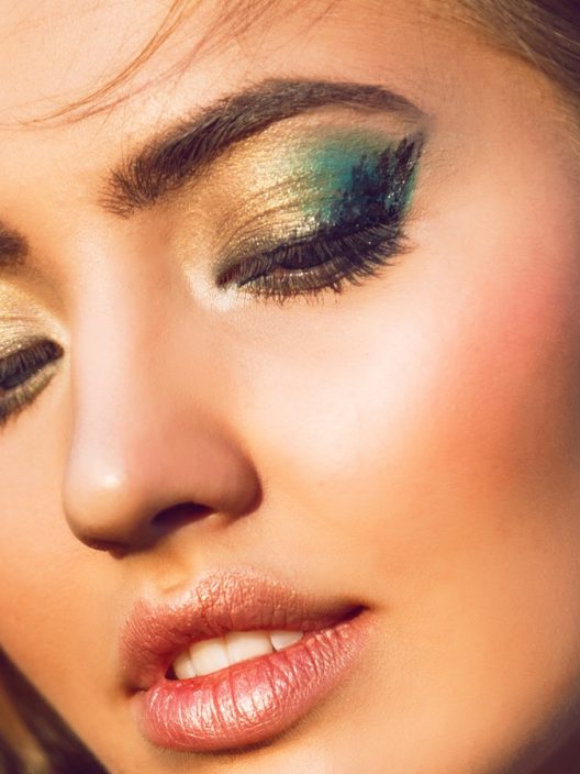 Make-up e abbronzatura: il trucco perfetto per un viso baciato dal sole