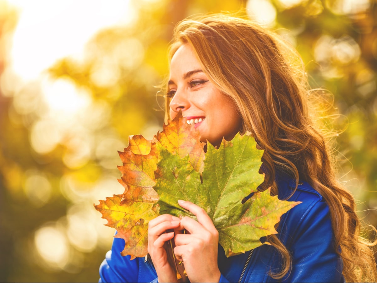 Capelli lunghi e lucenti in autunno? Si può fare, se segui questi consigli