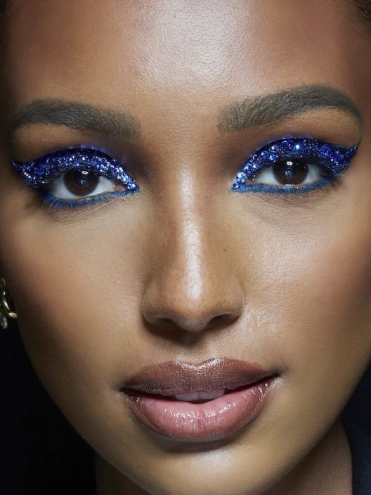 Strass, glitter, paillettes: i make-up più scintillanti per Capodanno