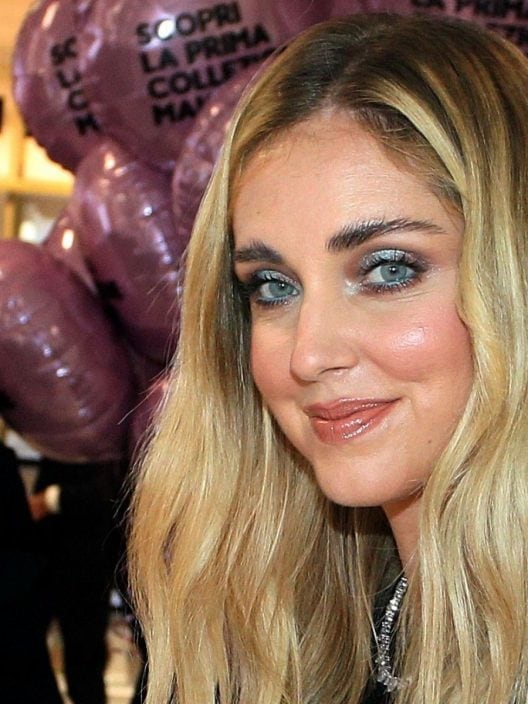 L’ombretto azzurro di Chiara Ferragni a Parigi è quel tocco retrò che ci fa sognare