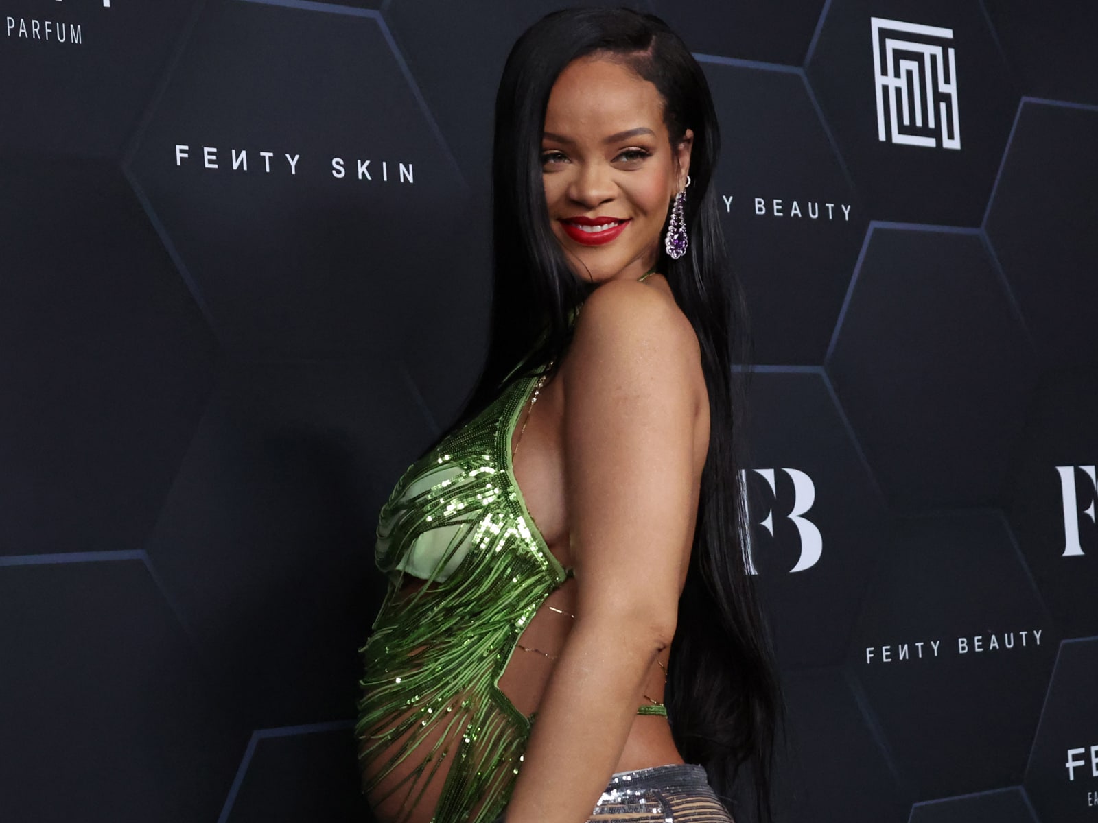 Il beauty look di Rihanna al fashion show di Gucci è il tocco glam che aspettavamo