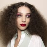 Tagli capelli crespi e gonfi: hairstyle per domare l’effetto frizz