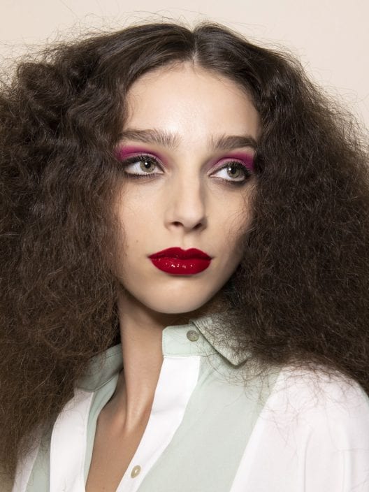 Tagli capelli crespi e gonfi: hairstyle per domare l’effetto frizz