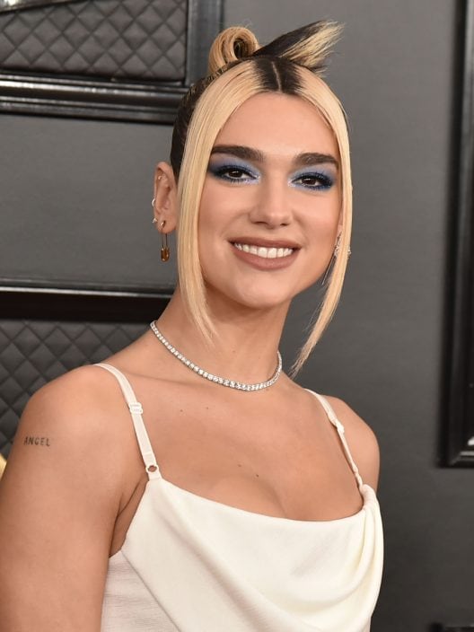 L’acconciatura di Dua Lipa? Sì, è la rivoluzione (top) dello chignon