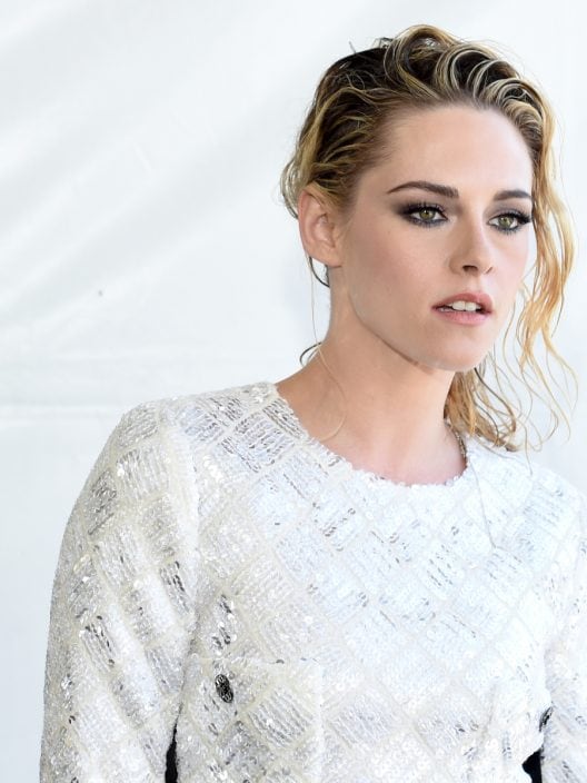 Le onde effetto bagnato di Kristen Stewart sono il trend audace e super naturale da copiare subito