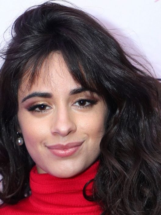 Chioma al vento, bandana e treccine: Camila Cabello è l’ispirazione sporty chic che ci piace