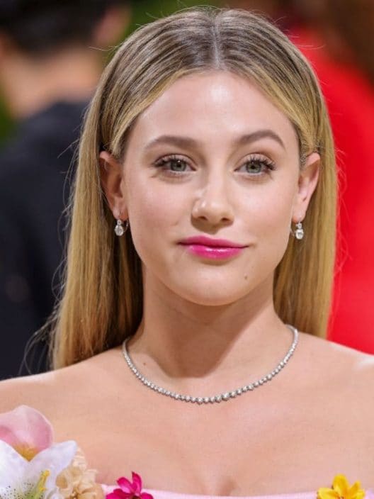 Il make up light nude di Lili Reinhart è l’ispirazione romantica di cui abbiamo bisogno