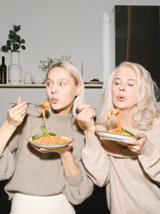 Festa della Mamma: come festeggiarla tra profumi, skincare e coccole di bellezza