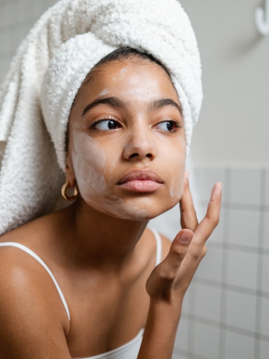 Skincare layering: ecco la guida definitiva per la cura del tuo viso