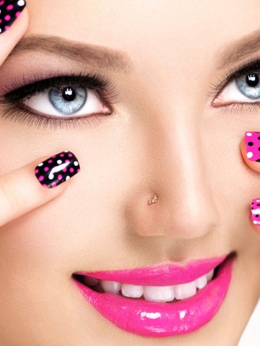 Ecco perché non potrai più fare a meno delle dot nails