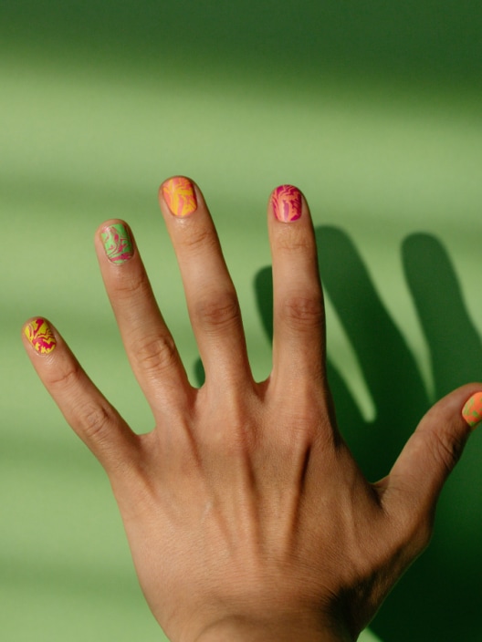 La Squiggly Nail Art è la manicure che sta conquistando la rete (fidati di noi)