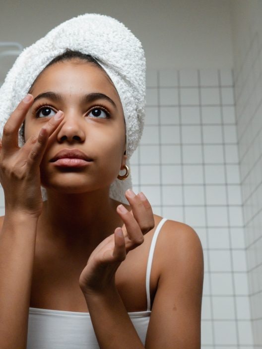 Come eliminare le rughe dal contorno occhi: la skincare antirughe da avere sotto mano