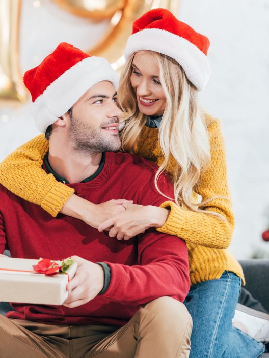 Regali di Natale per la fidanzata: ecco 21 idee per sorprenderla