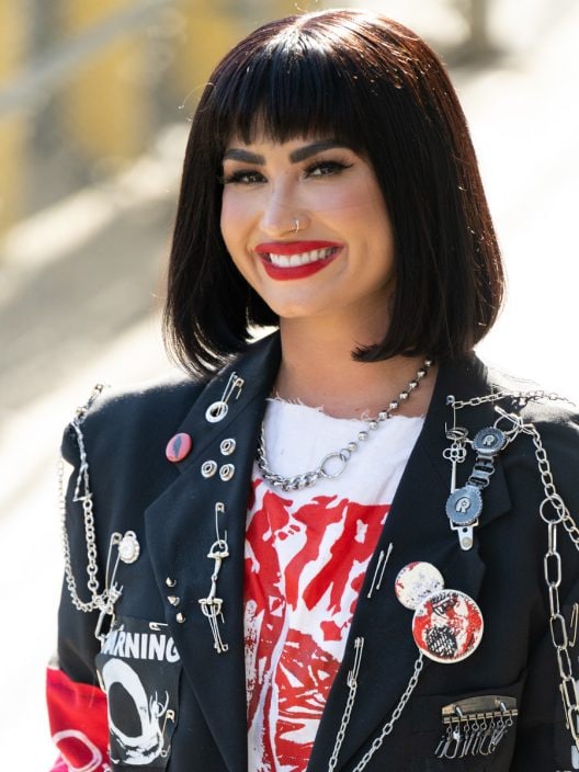 Extra red, sempre al top: il makeup di Demi Lovato è da copiare