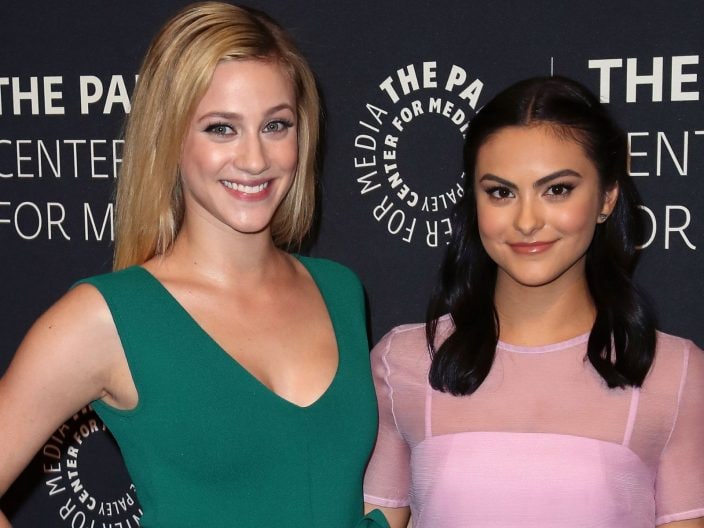 Lili Reinhart e Camila Mendes