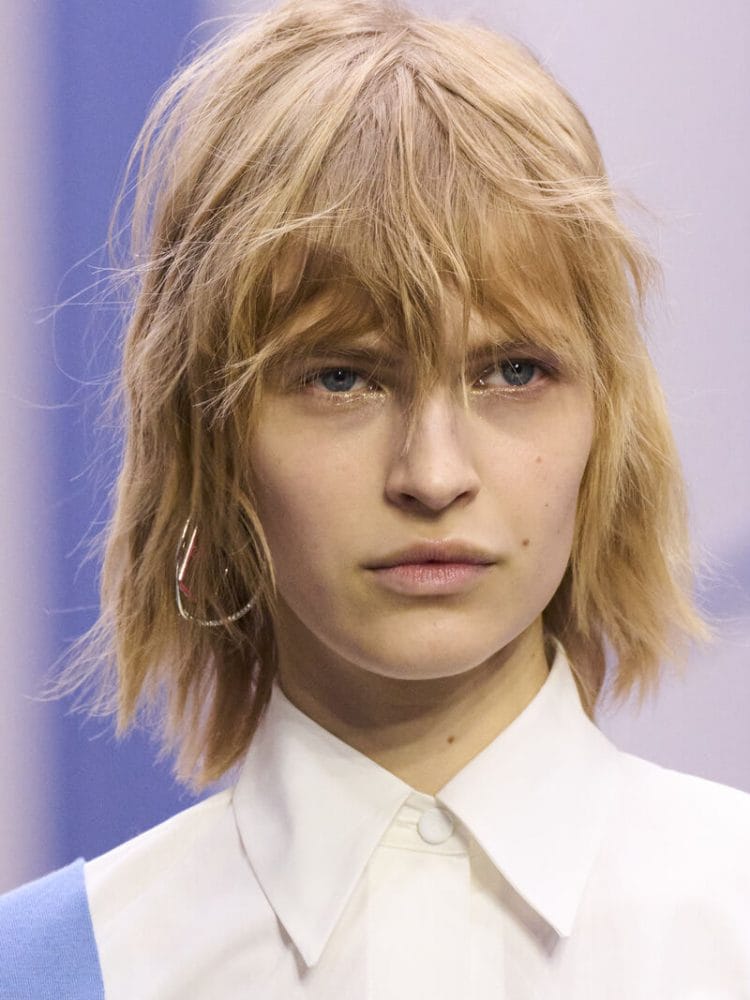 tendenze-capelli-con-frangia-2023-Fendi