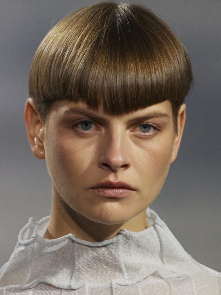 tendenze-capelli-con-frangia-2023-Miyake