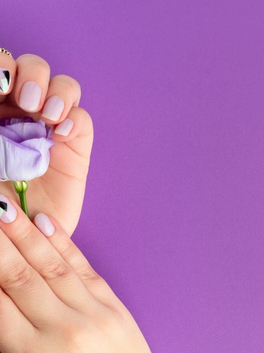 Nail art primavera 2023: scopri i trend da provare