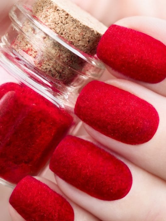 Velvet nails: le unghie effetto velluto che ci fanno impazzire