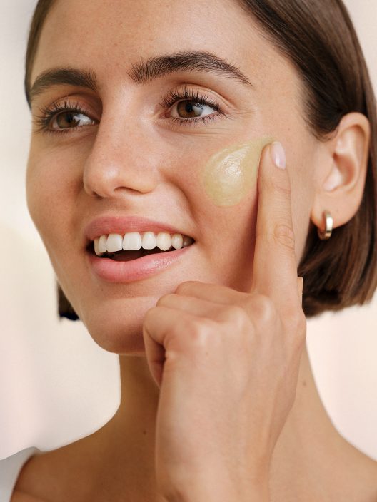 Macchie post-acne: ecco come eliminarle con un siero