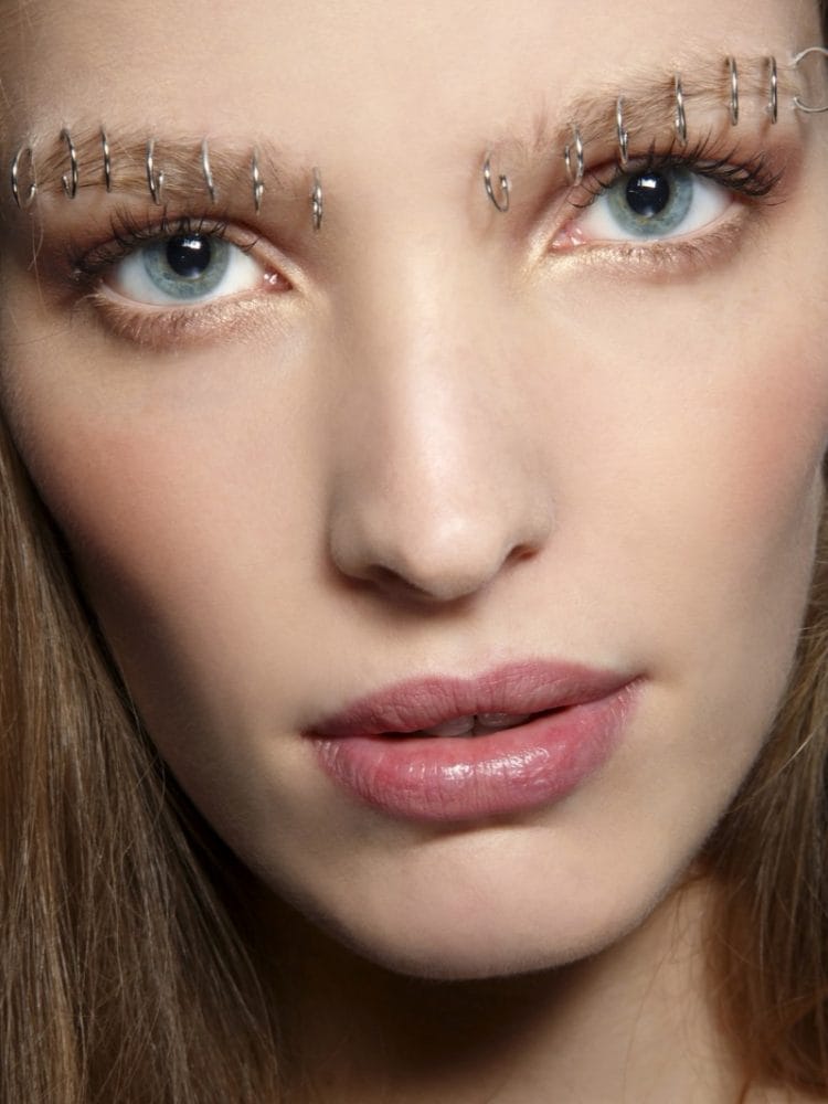 Tendenza piercing in passerella Rodarte