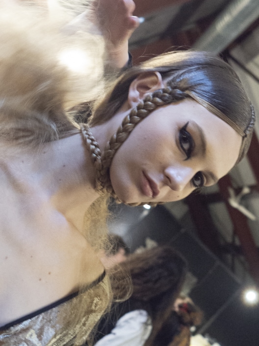 Nel backstage beauty di Antonio Marras un omaggio a Eleonora D’Arborea e all’empowerment femminile