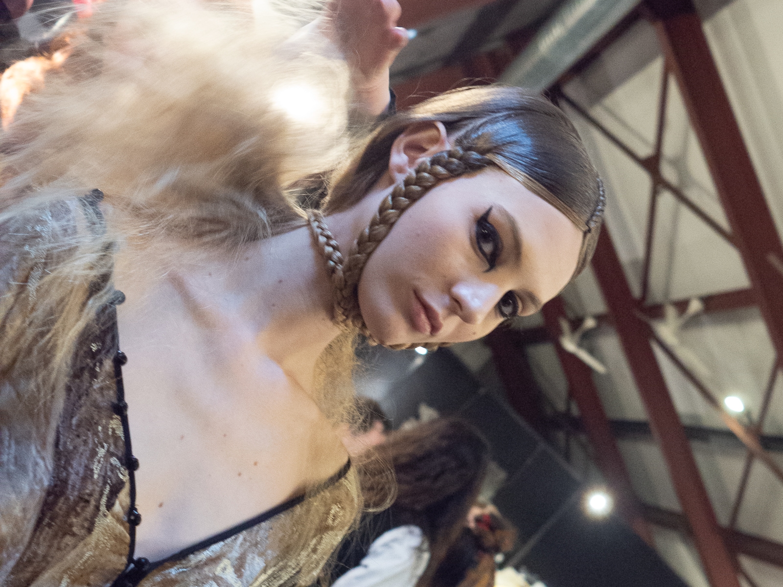 Nel backstage beauty di Antonio Marras un omaggio a Eleonora D’Arborea e all’empowerment femminile