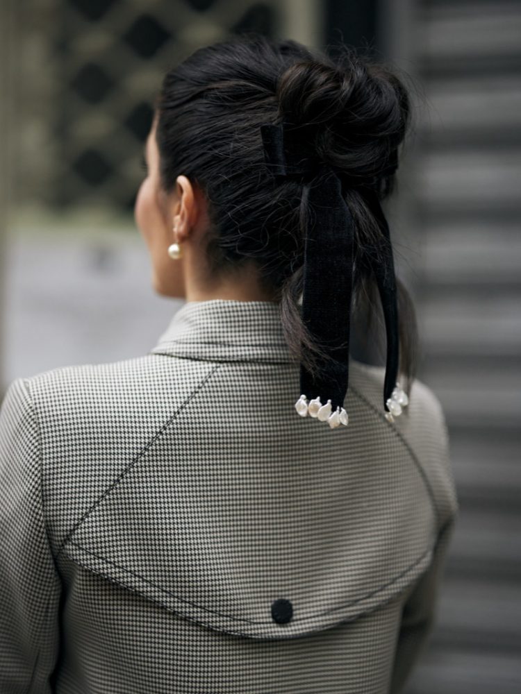 acconciature primavera 2024 chignon spettinato