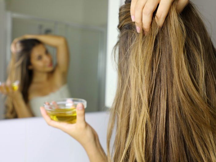 Hair oiling: la nuova ossessione haircare del web