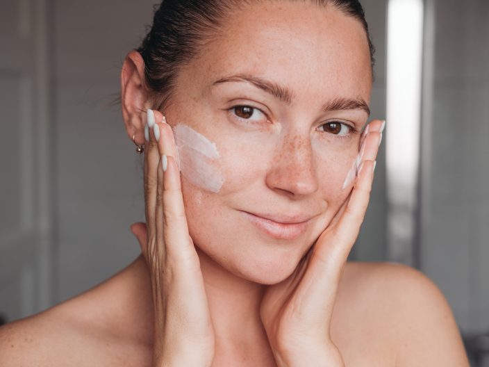 torna la skincare minimale