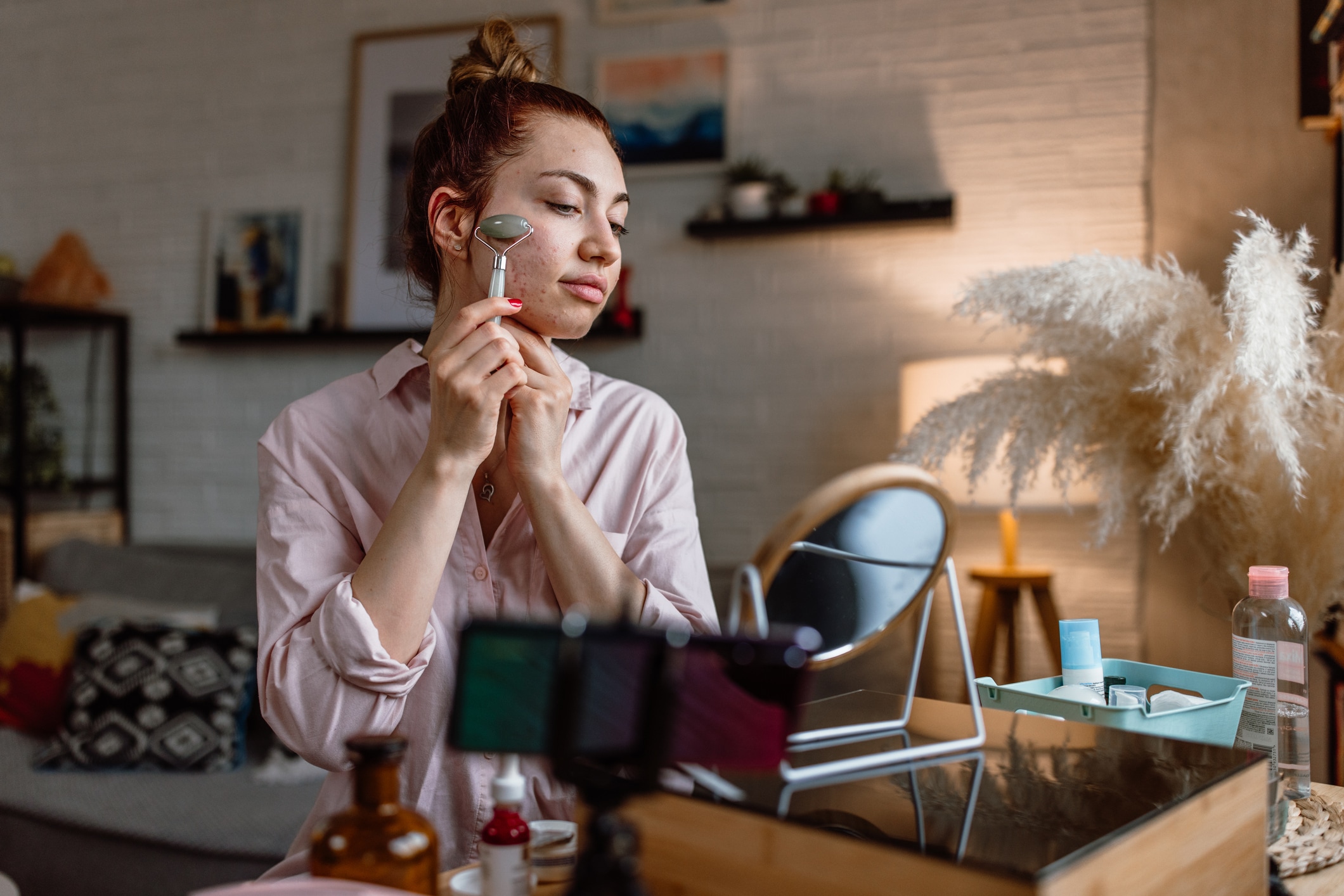 Routine di skincare efficace per la pelle a tendenza acneica: passaggi e ingredienti chiave