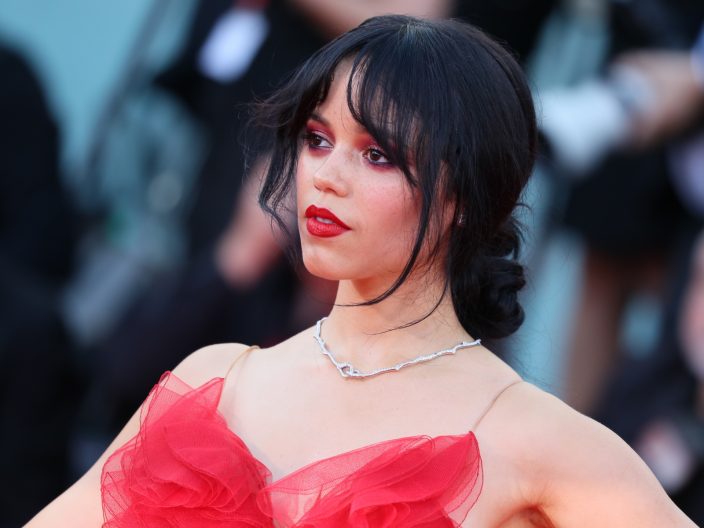 Jenna Ortega sul red carpet di "Beetlejuice Beetlejuice" durante l'81a Mostra Internazionale d'Arte Cinematografica di Venezia il 28 agosto 2024