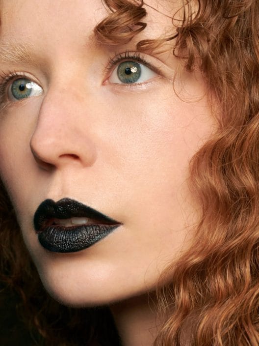 Le Beetlejuice Lips per un trucco di Halloween body positive